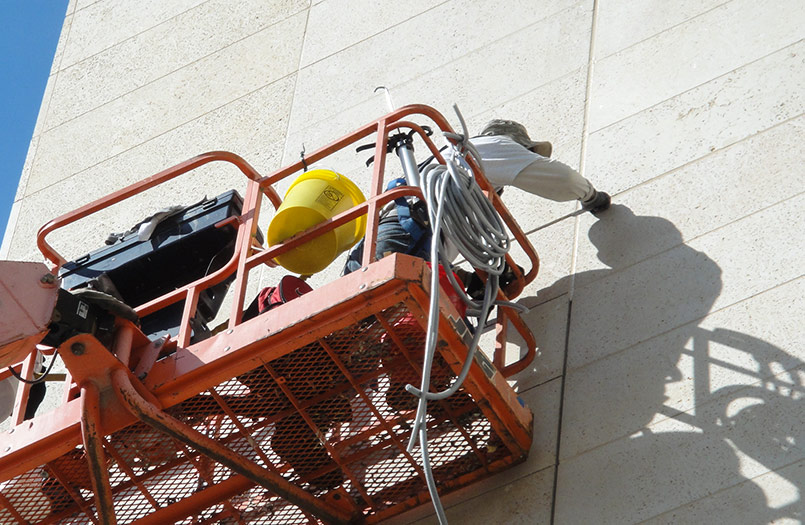 Caulking and Sealant Replacement